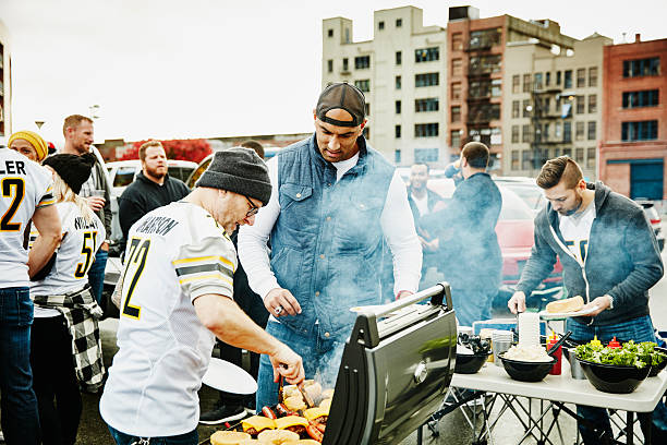 10 Worst Mistakes People Make While Grilling At a Tailgate
