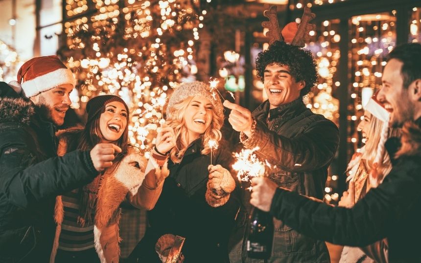 5 Tips for Hosting an Outdoor Holiday Party