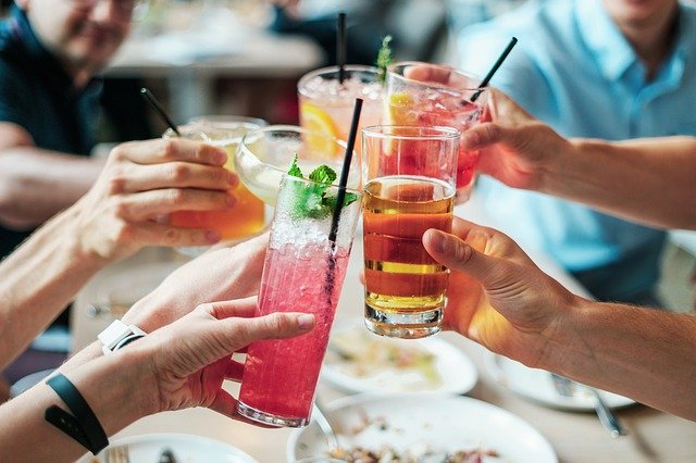 10 Tips to Plan the Perfect Cocktail Party