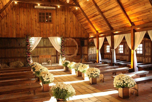 4 Indoor Wedding Arch Ideas You'll Want to Steal